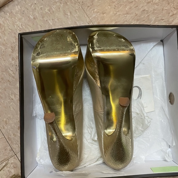Soo Sexy BEBE Gold Platform Heels#oohbaby - Picture 2 of 2